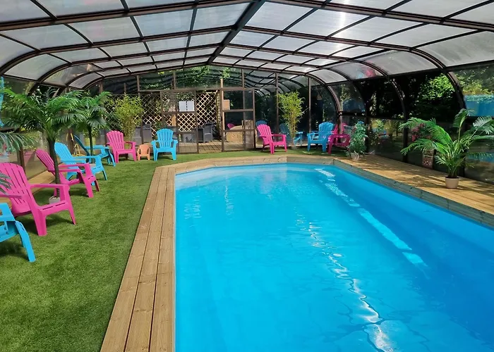 Les Chalets de SAUMUR, Piscine&Parc boisé, 100m du CadreNoir