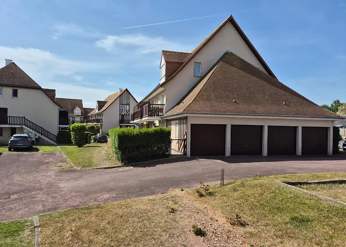 Petite cour privée - à 1minute à pied de la plage