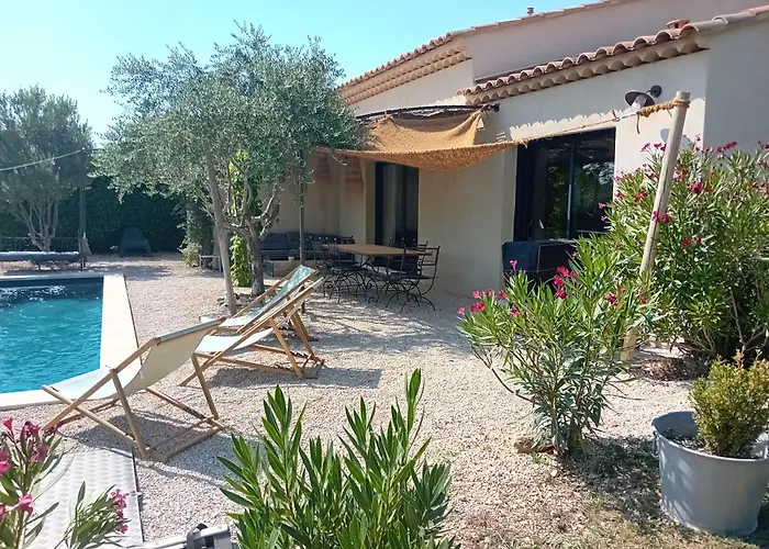 Villa de charme à Cucuron au pied du luberon