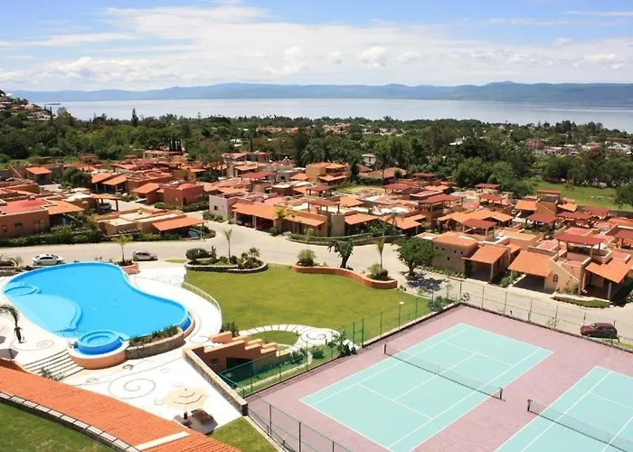 Anana El Dorado 203 | Condo With Lake Views & Pool