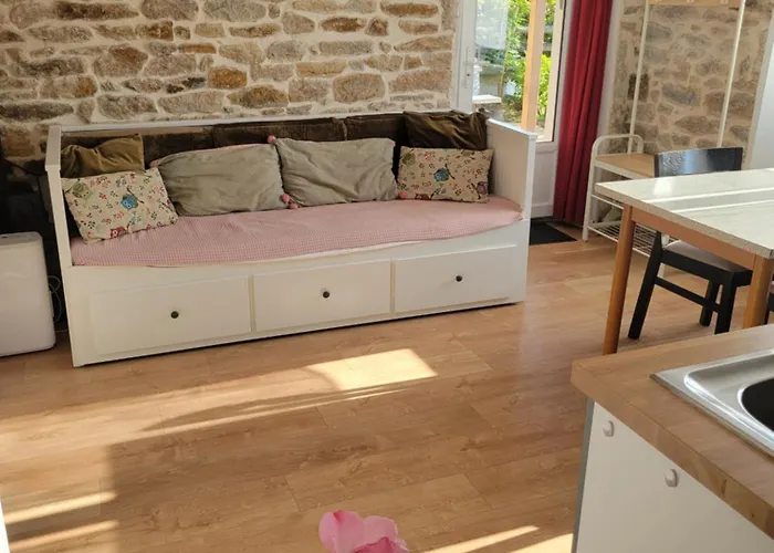 Charmant Studio, Avec Cuisine Et Espace Exterieur