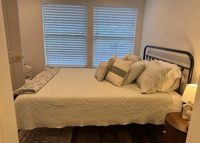 Cozy Avon Country Escape