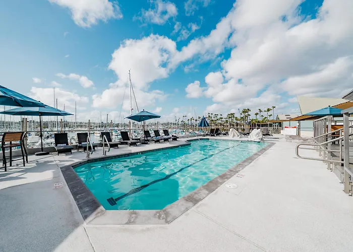 Airport Hotel: Bay Club Hotel And Marina