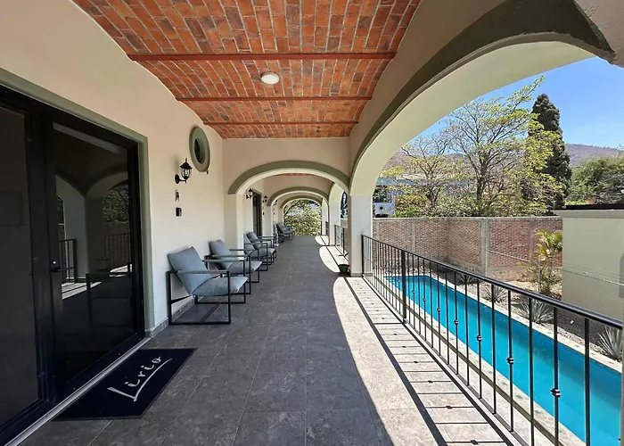 Tranquil Studio Suite With Outdoor Pool