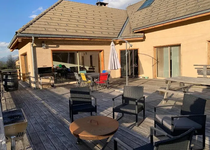 Grande maison, calme et montagnes