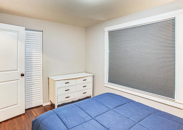 Golf, Hike, Dine & Relax: Home In Port Orchard