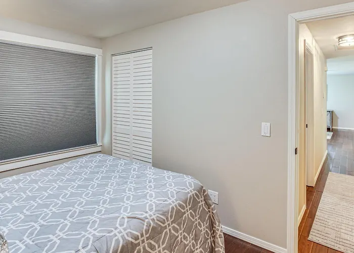 Golf, Hike, Dine & Relax: Home In Port Orchard
