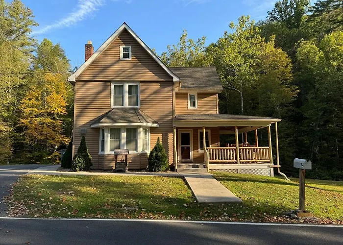 Twin Creeks, Waterfront Catskills Retreat