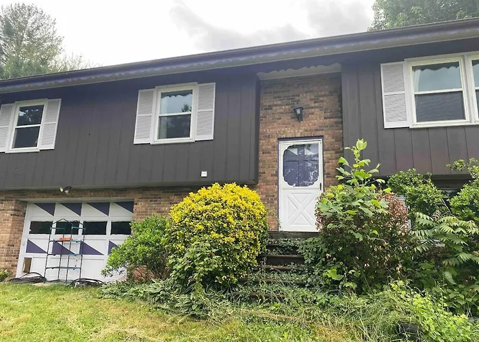 5Br Farm Retreat With Hot Tub & Views Near Asheville