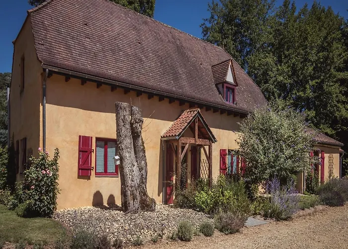 Cottage In Vezac Near Forest And Lake