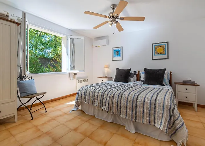 Stunning Home In Callian