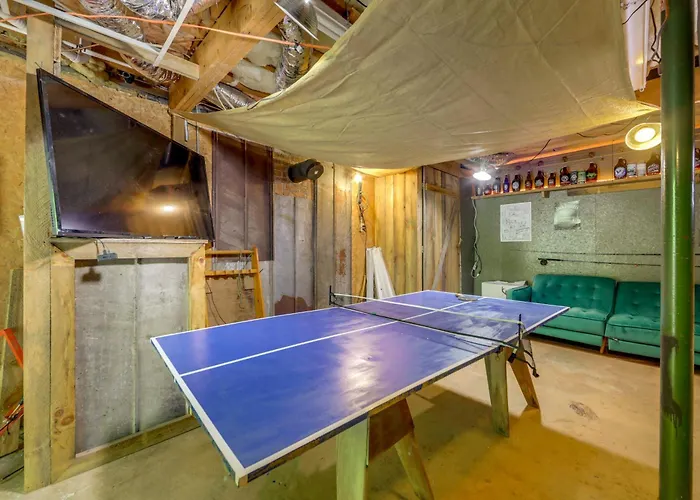 Hot Tub, Fire Pit: Waynesville Getaway Near Hiking