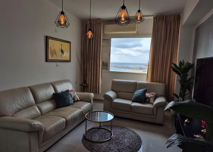 Lovely Three-Room Apartment Above The Promenade