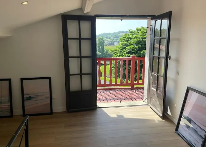 Large Apartment With Mountain View In Espelette