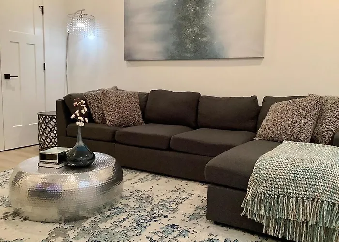 Sapphire Lux Queen Suite
