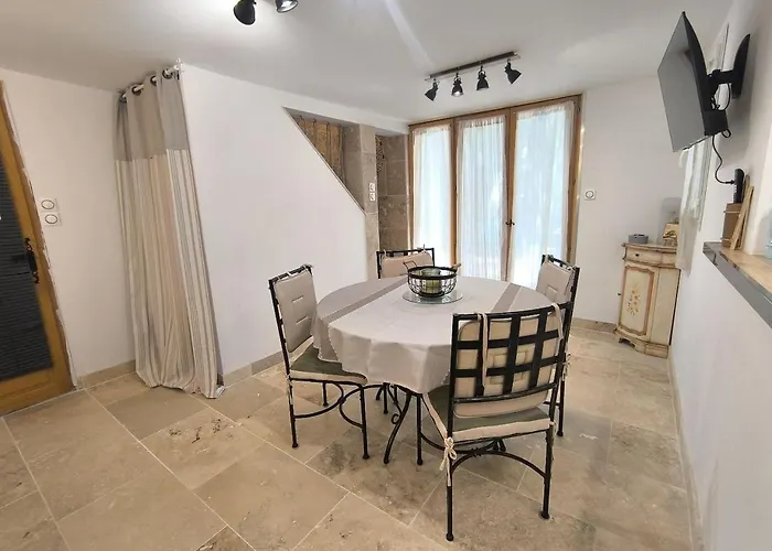 Maison Etona