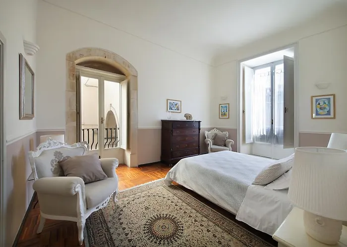 Сity center hotels B&B Five Rooms