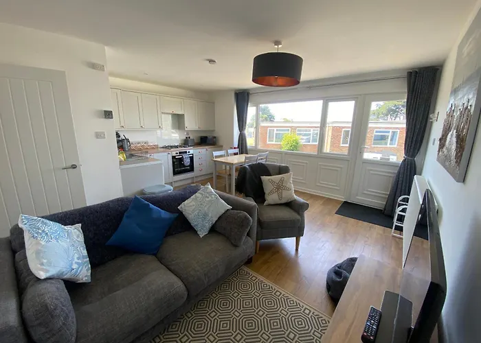 Brambles Chine: Beachfront Retreat with Wi-Fi
