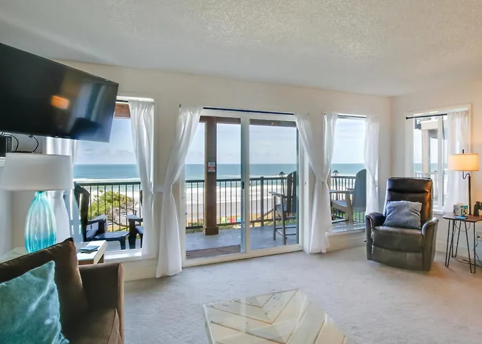 Lincoln City Beach Condo: Clubhouse & Pool Access!