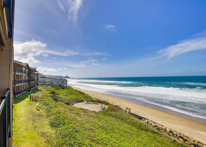 Comfortable Lincoln City Condo W/ Patio & Views!