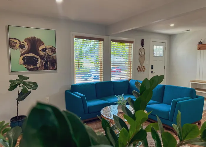 Unique Wildwood 3 Bedroom 1,5 Ba Entire House In The Heart Of Wildwood!