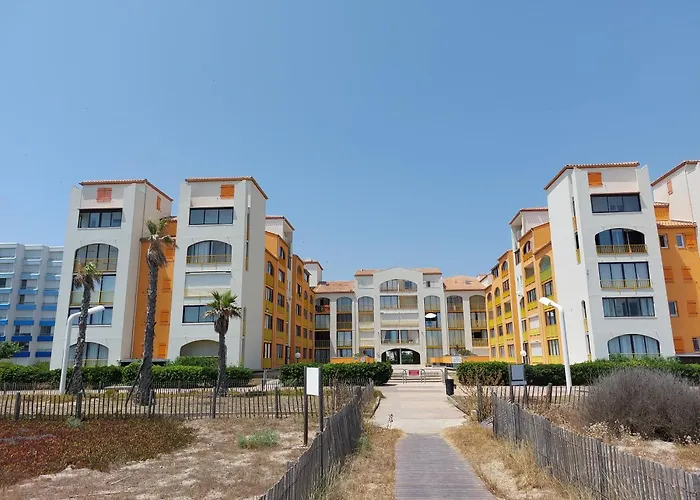 Réveil face à la Méditerranée avec un accès direct plage