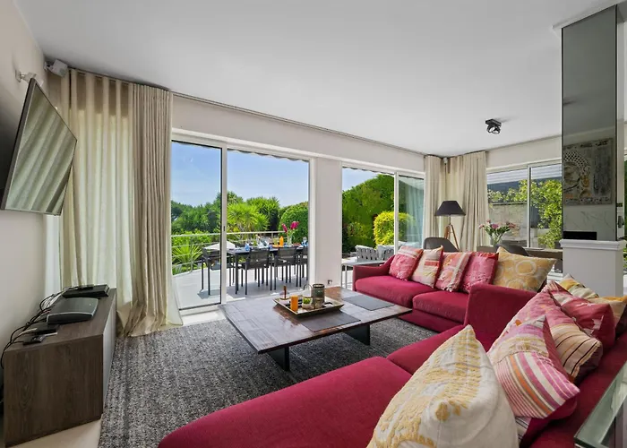 Cannes Villa: 15 Mins Walk To Beach & Centre