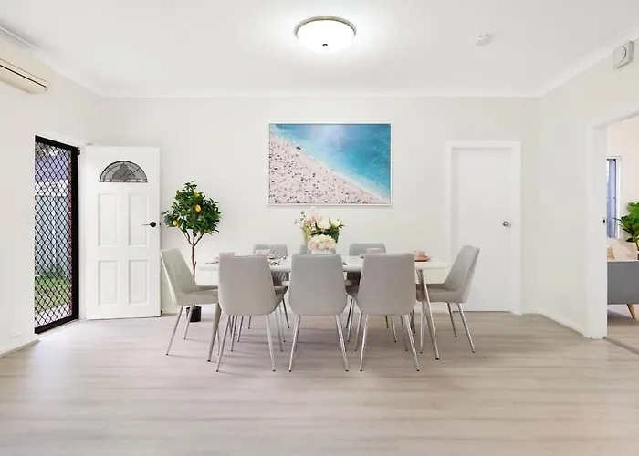Pet Friendly hotel: Sydney Croydon 4Bed House Cls Burwood And Ashfield