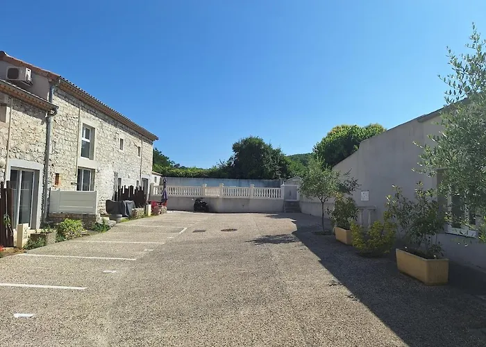 Charmant studio avec piscine