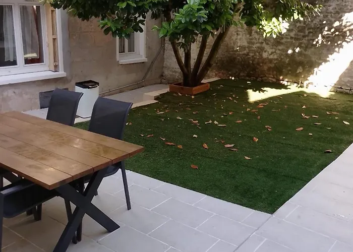 Le Jardin Niortais - Hyper centre- proche gare - Paisible - Grand Jardin privé, WIFI HD -NETFLIX
