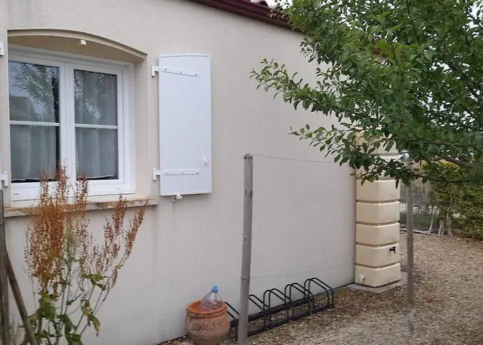 APPARTEMENT PRES DE ROYAN 7 MINUTES MER CONFORT CALME rdc espace détente jardin