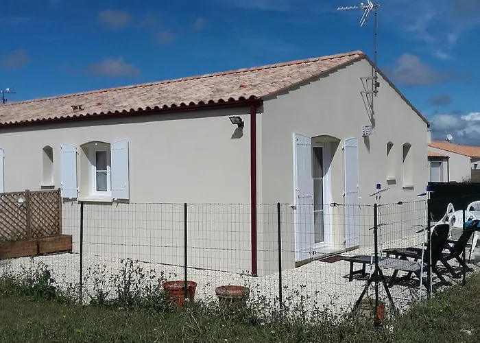 APPARTEMENT PRES DE ROYAN 7 MINUTES MER CONFORT CALME rdc espace détente jardin