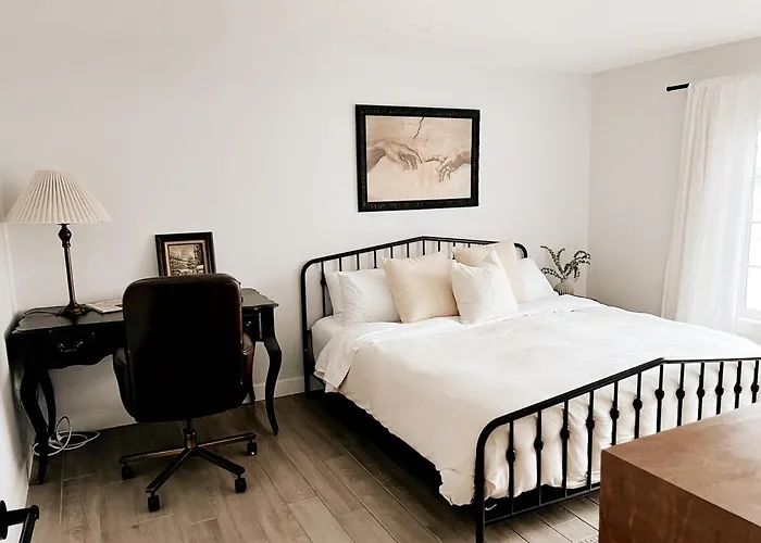 Aesthetic Ranch Style Home With Modern Furnishings