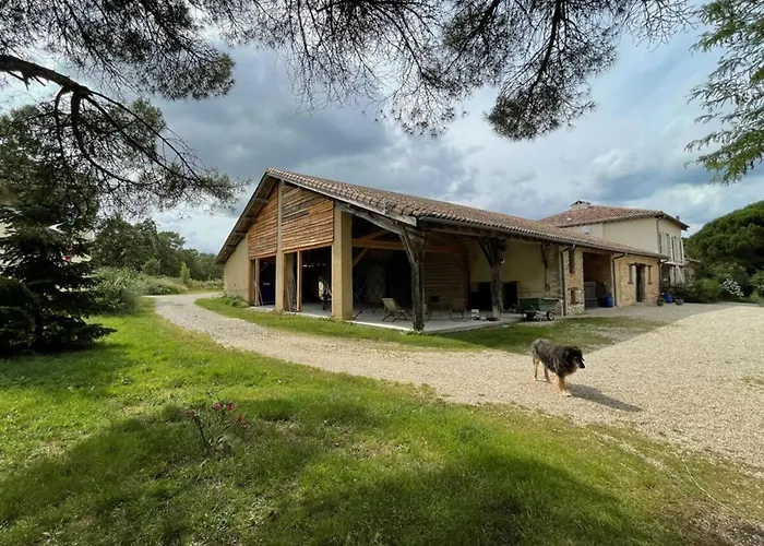 Maison familiale entourée de nature