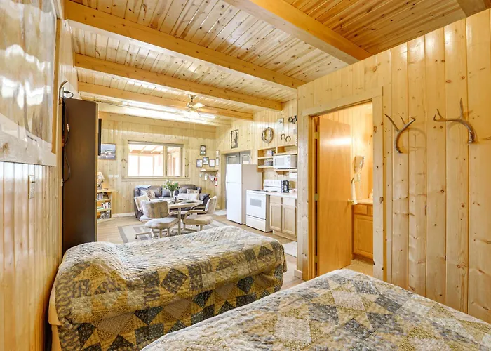 Studio Cabin W/ Mtn Views By The Green River!