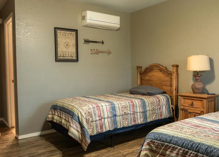 Lakeview Room Twin Beds - 21