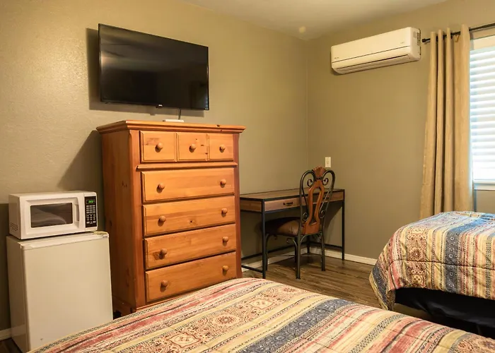 Lakeview Room Twin Beds - 21