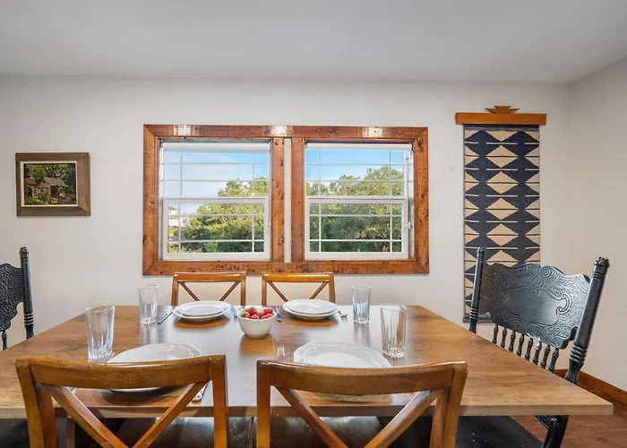 6-Min Walk To Lake - Home W/Fire-Pit & Pool Table