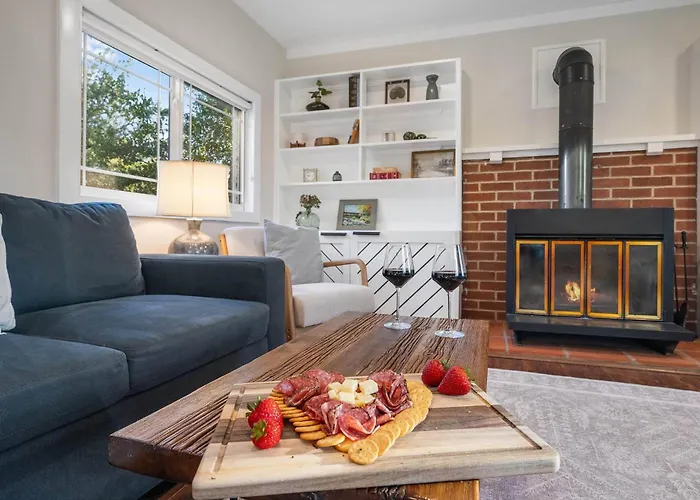 6-Min Walk To Lake - Home W/Fire-Pit & Pool Table
