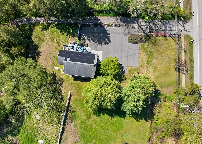Exceptional Contemporary Retreat With 4 King Beds In Mystic Ct