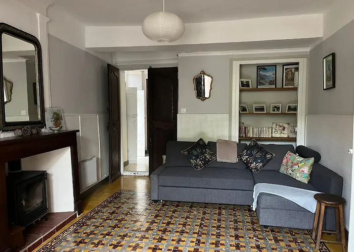 St Jean Du Gard : Spacious Apartment With Use Of Pool