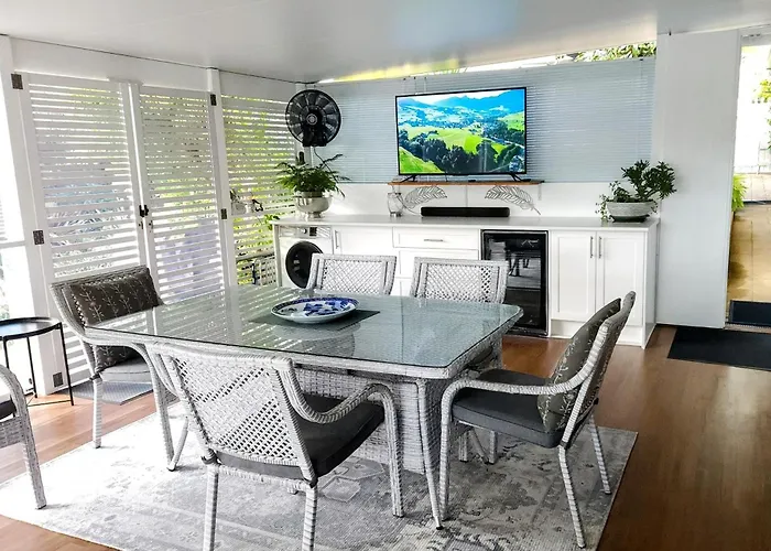 270 On Church - Entire Villa With Spacious Alfresco Area