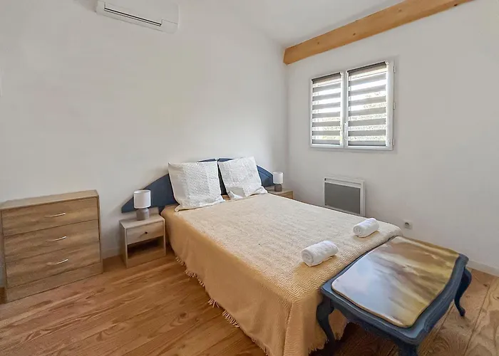 Maison spacieuse, piscine parking privé&jardin