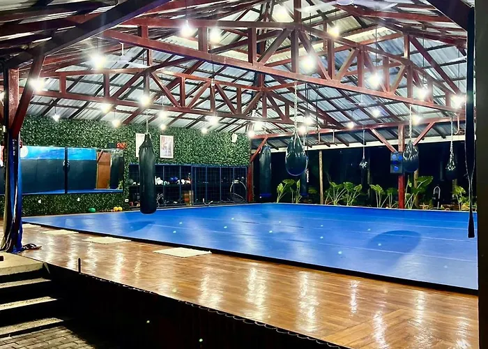 Jungles Edge , Jiu Jitsu, Muay Thai Retreat Center