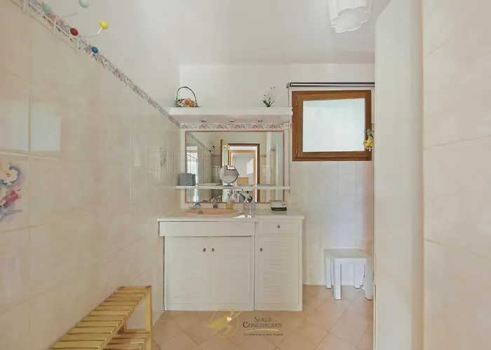 Rez de Villa provençal avec Belle Piscine privée et Parking