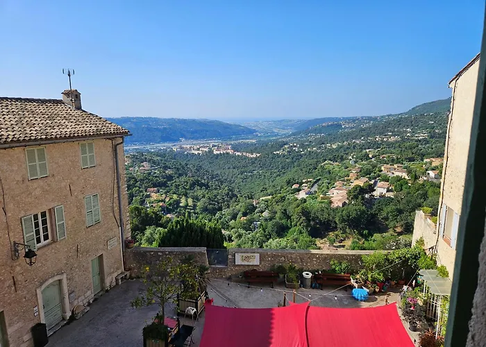 Grande maison de village proche Nice