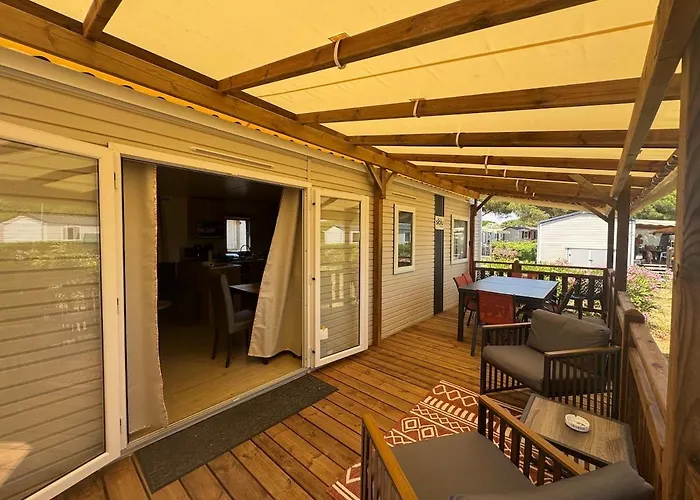 Bungalow 575 6 à 8 pers, wifi, Camping 4 étoiles Lac des Rêves
