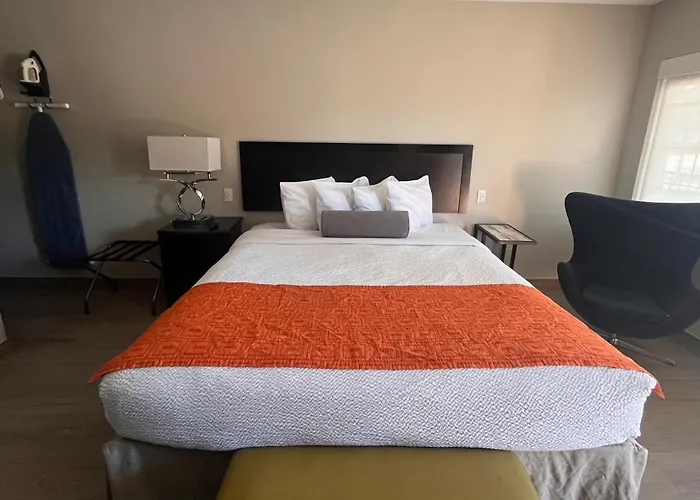 Pet Friendly hotel: Howard Johnson By Wyndham Flagstaff University West