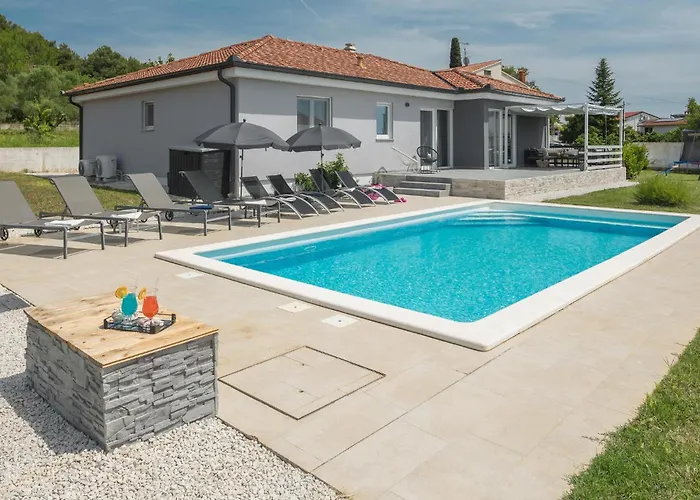3 Bedroom Gorgeous Home In Pula