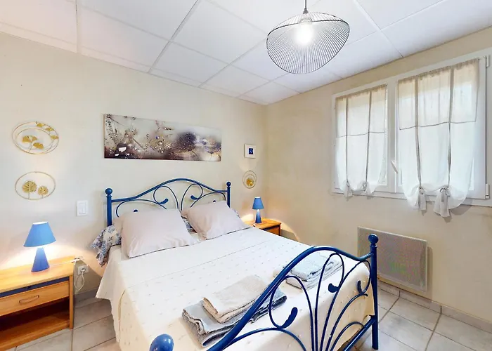 2 Bedroom Beautiful Apartment In Caromb